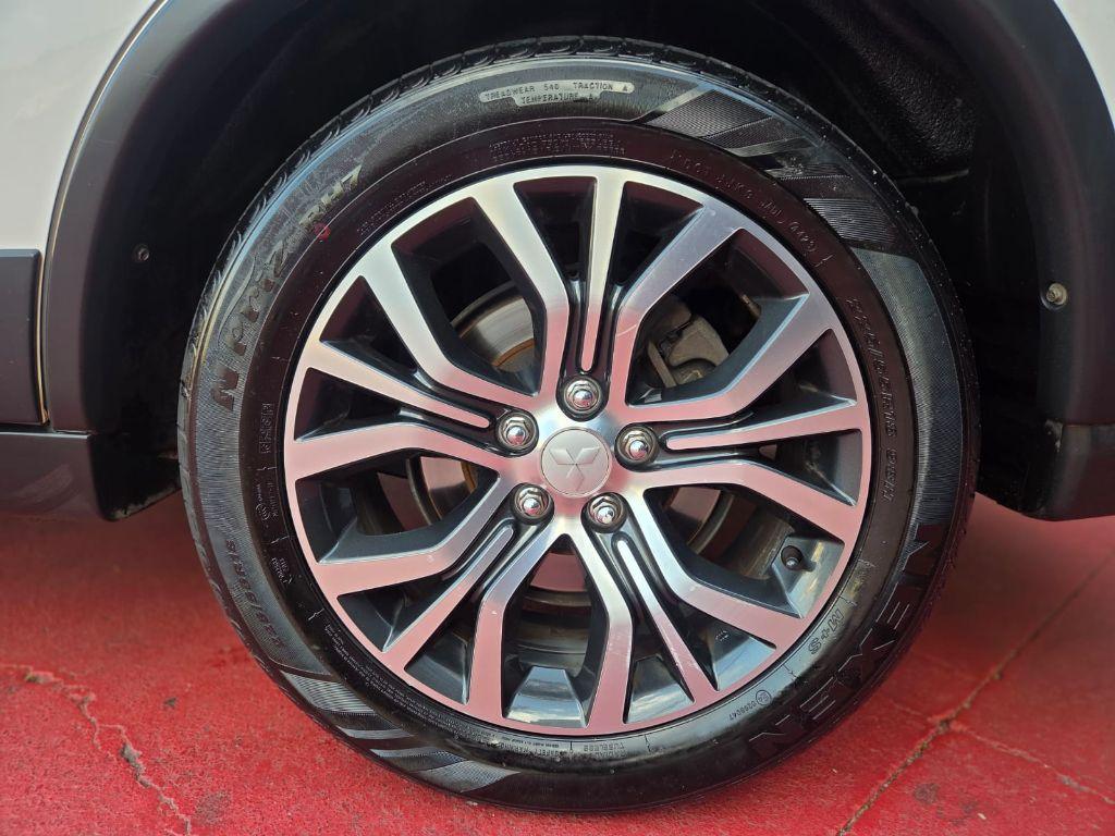 MITSUBISHI Outlander - Foto