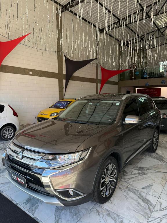 MITSUBISHI Outlander - Foto