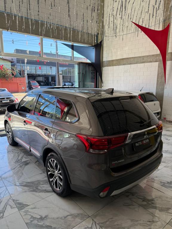 MITSUBISHI Outlander - Foto