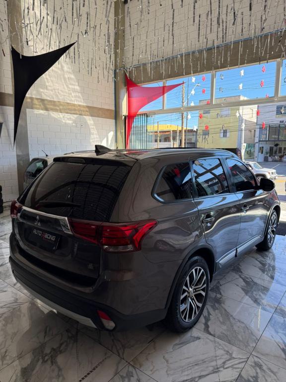 MITSUBISHI Outlander - Foto