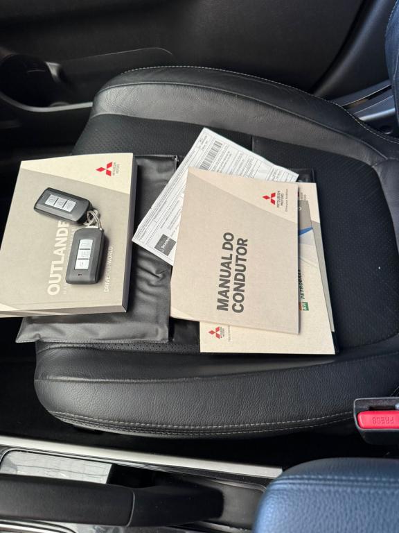 MITSUBISHI Outlander - Foto