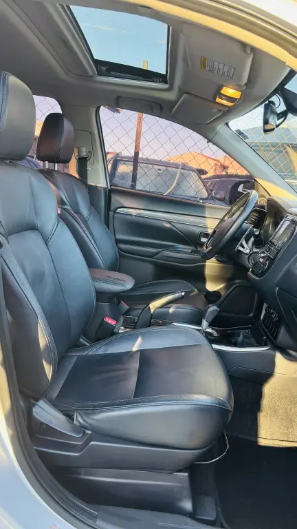 MITSUBISHI Outlander - Foto