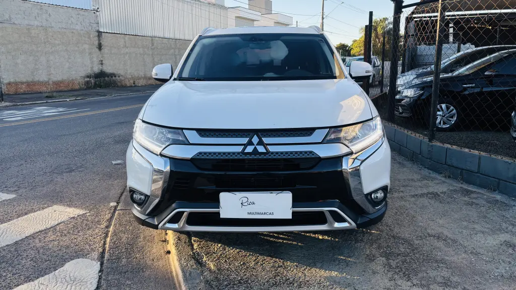 MITSUBISHI Outlander - Foto