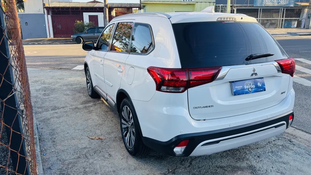 MITSUBISHI Outlander - Foto