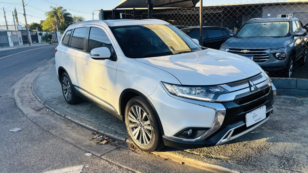 MITSUBISHI Outlander - Foto