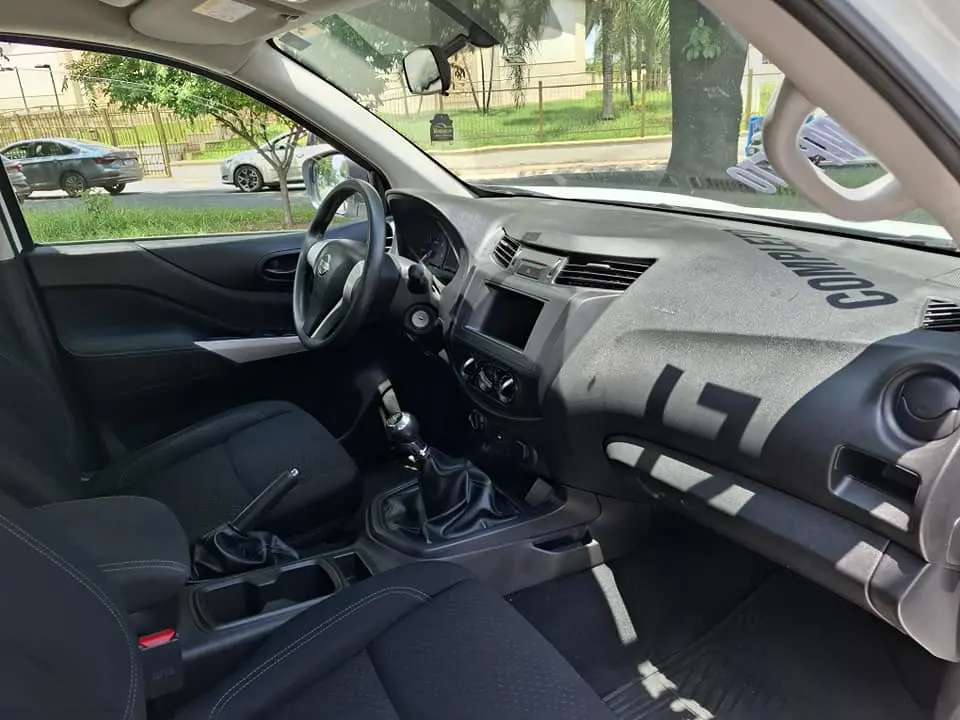 NISSAN Frontier - Foto