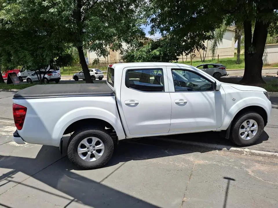 NISSAN Frontier - Foto