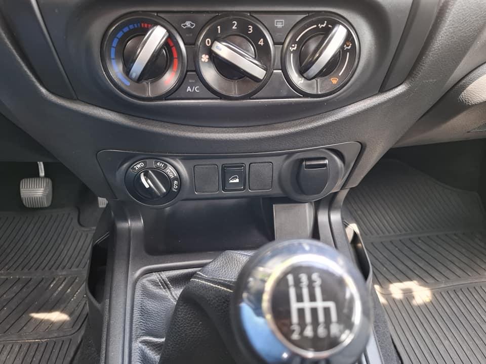 NISSAN Frontier - Miniatura