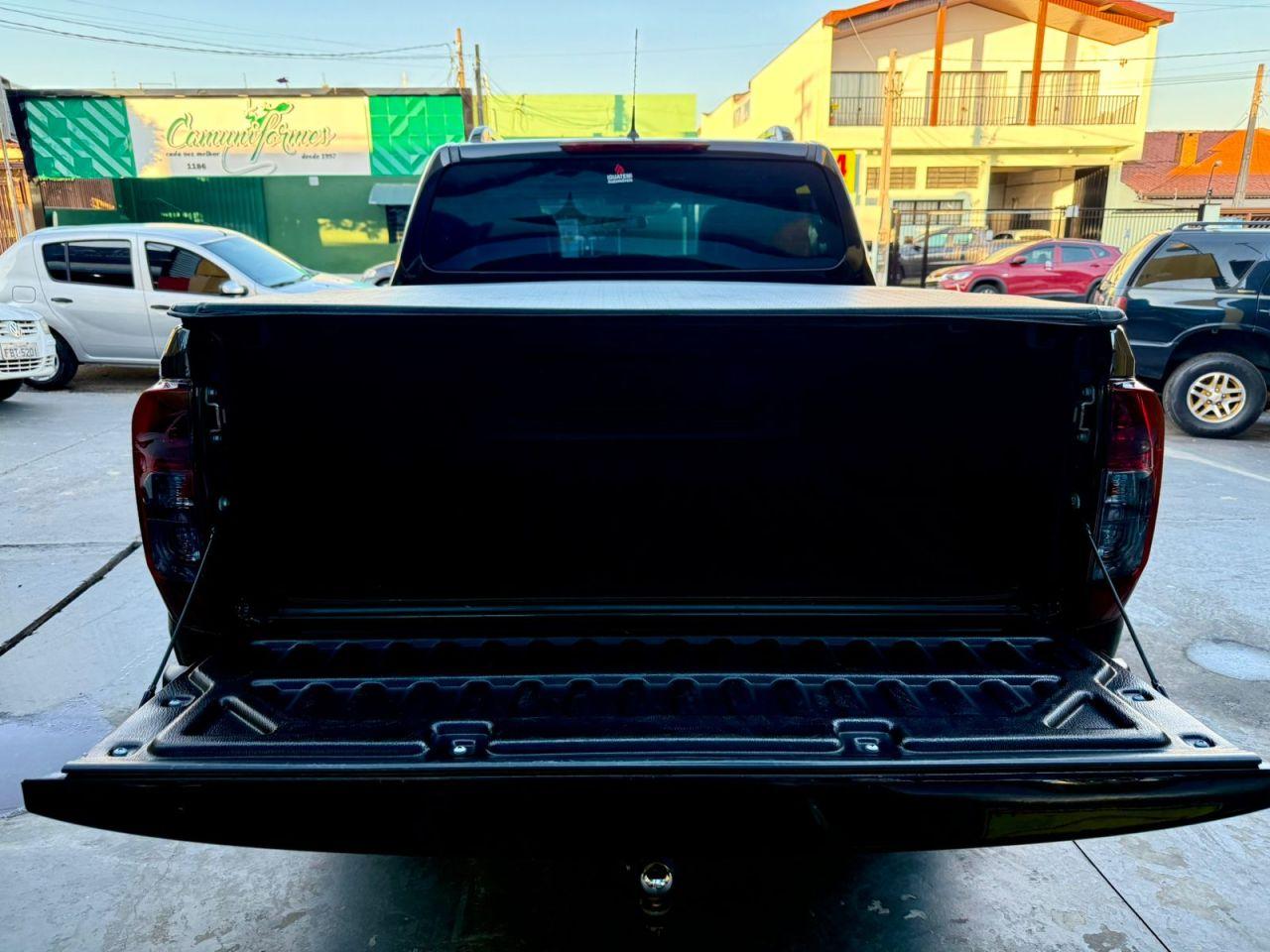 NISSAN Frontier - Foto