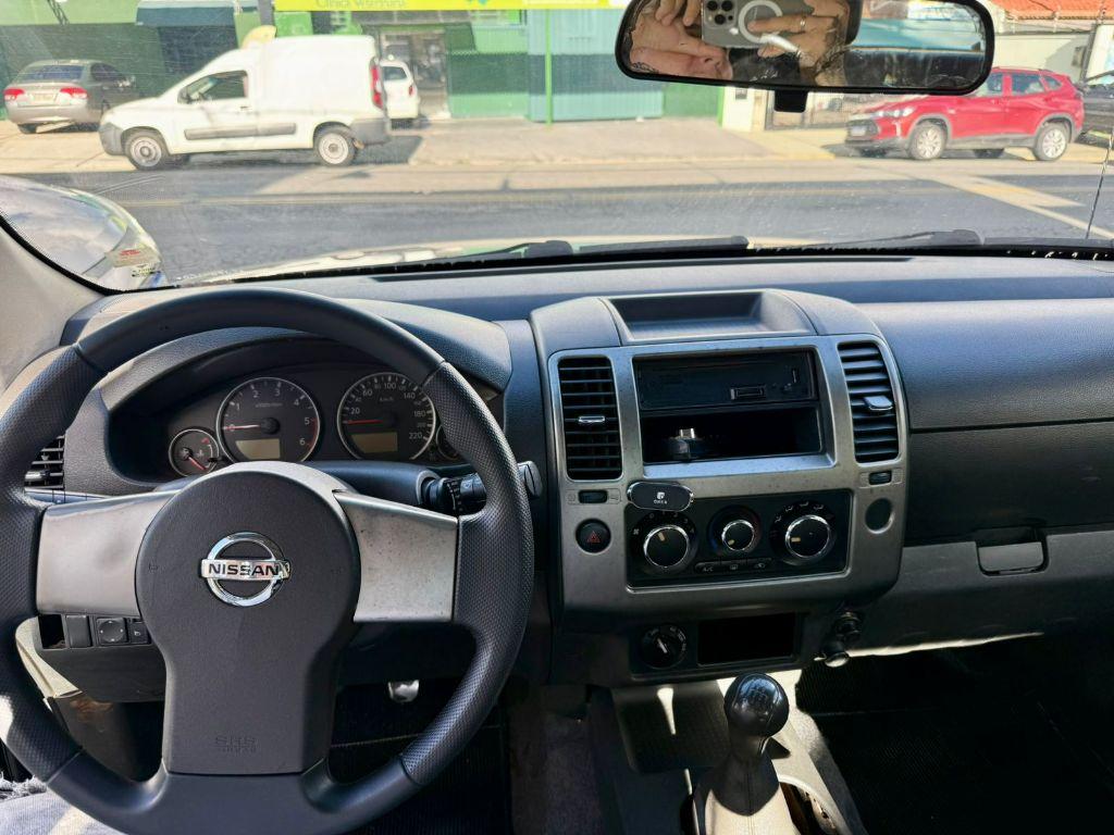NISSAN Frontier - Foto