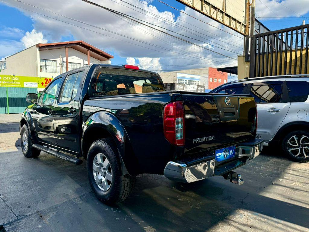 NISSAN Frontier - Foto
