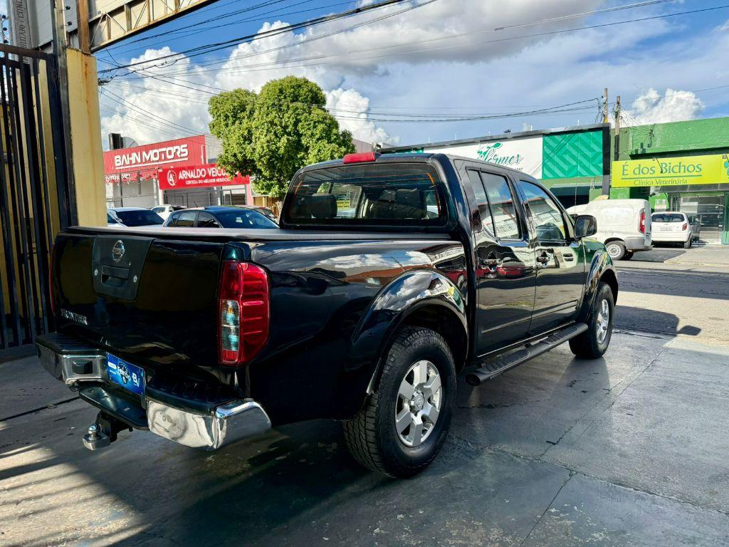NISSAN Frontier - Foto