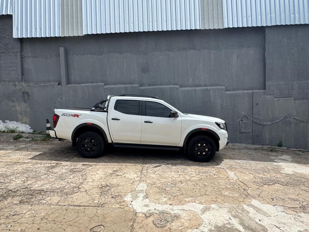 NISSAN Frontier - Foto