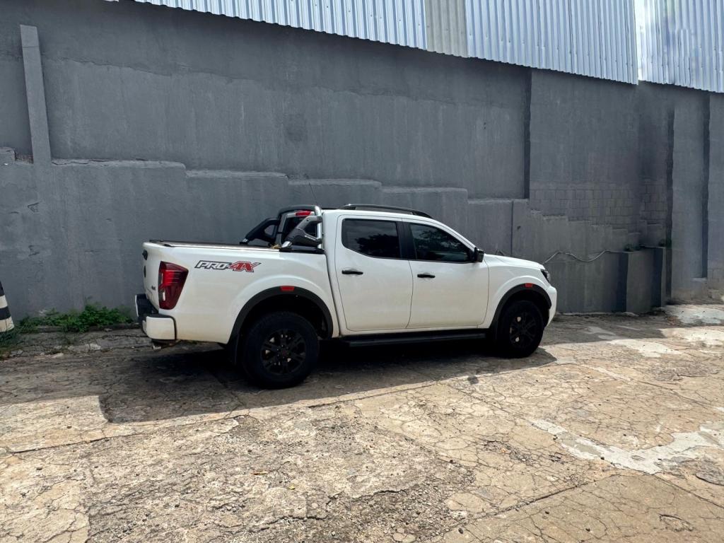 NISSAN Frontier - Foto