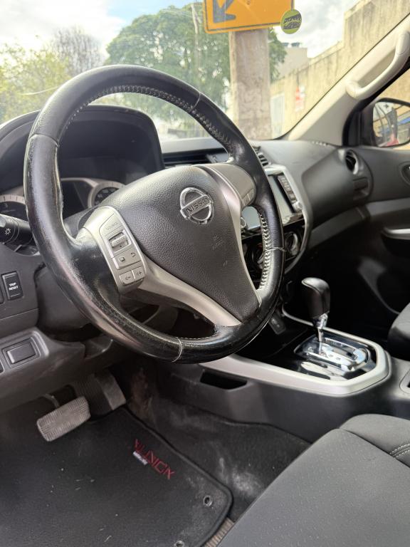 NISSAN Frontier - Foto