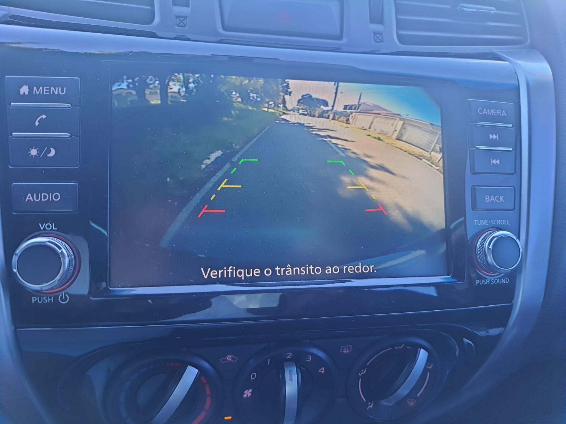NISSAN Frontier - Foto