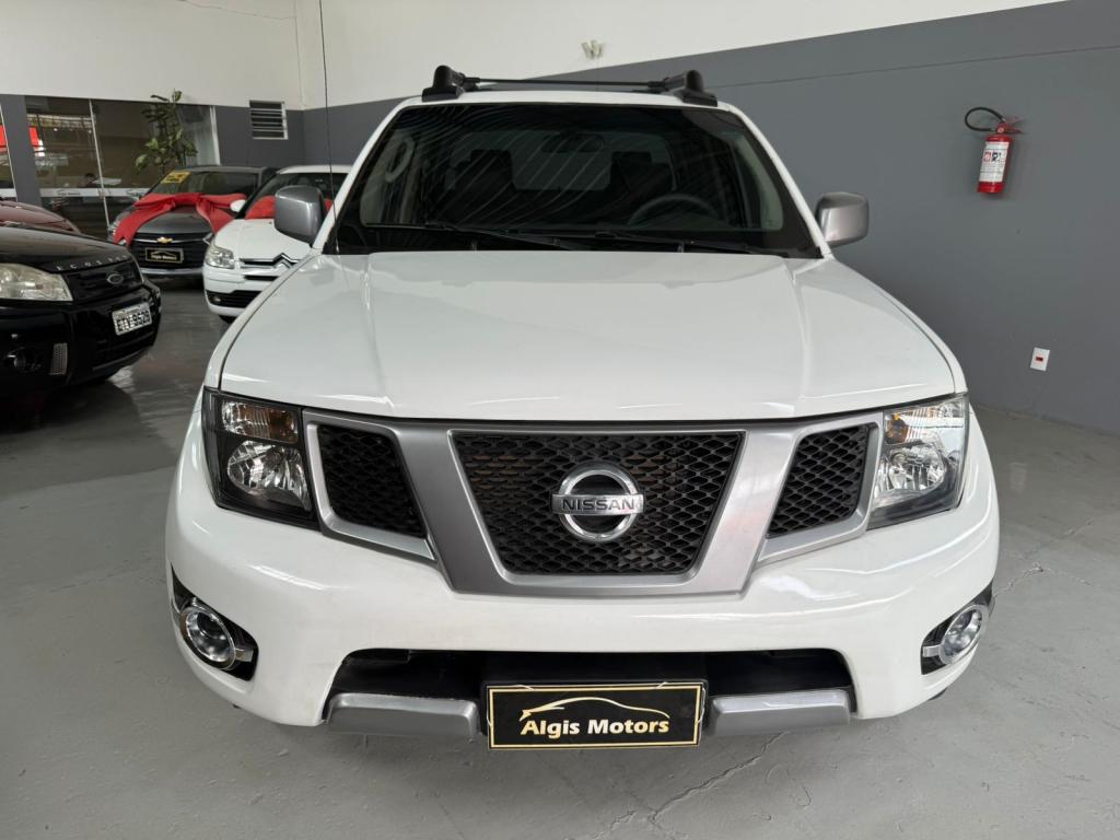 NISSAN Frontier - Foto