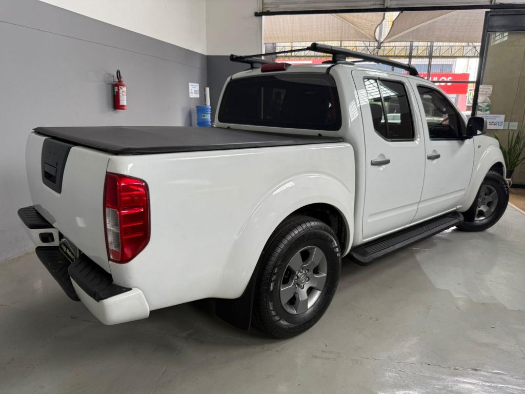 NISSAN Frontier - Foto