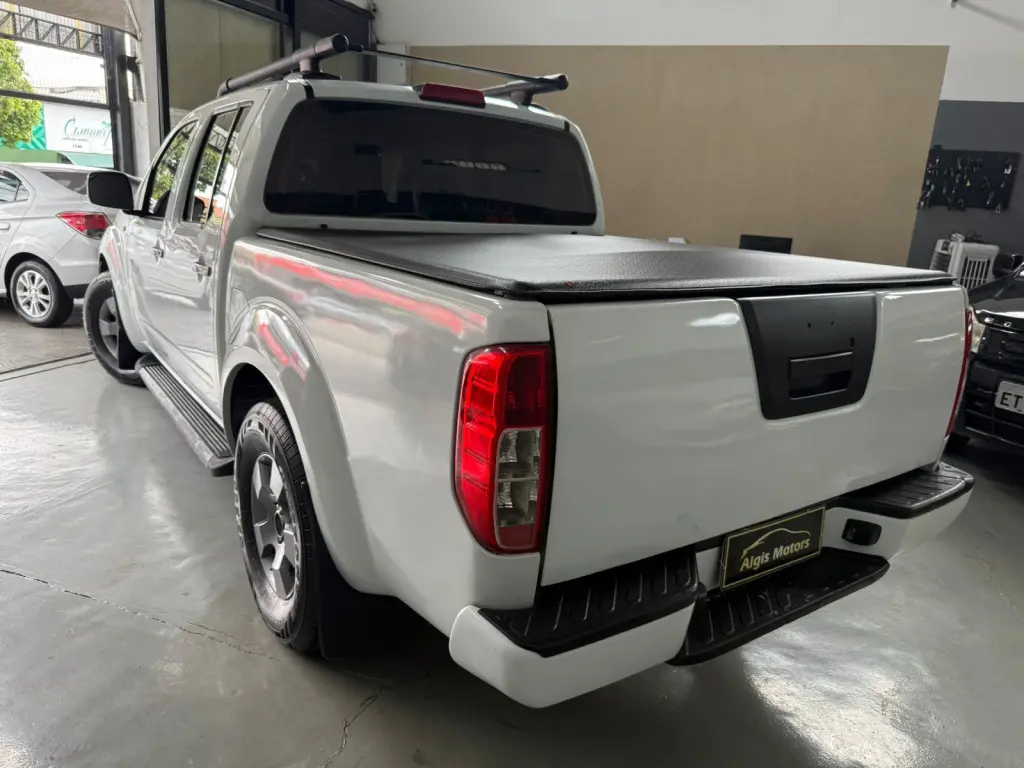 NISSAN Frontier - Foto