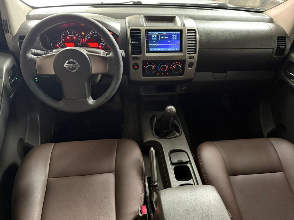 NISSAN Frontier - Foto