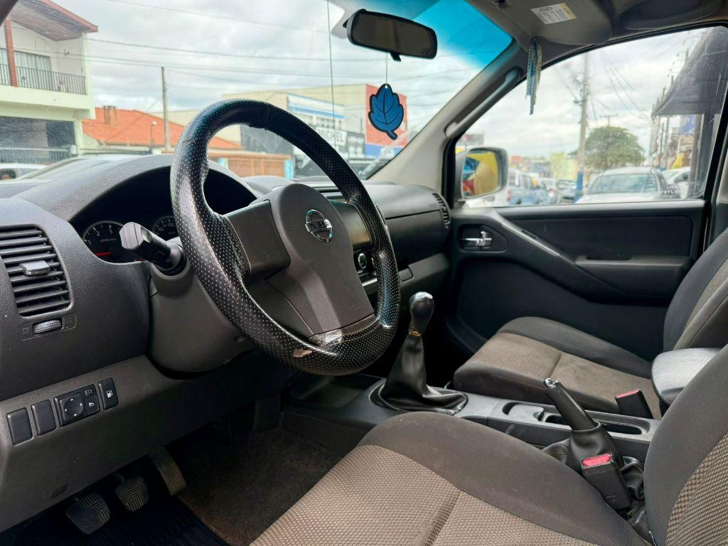 NISSAN Frontier - Foto