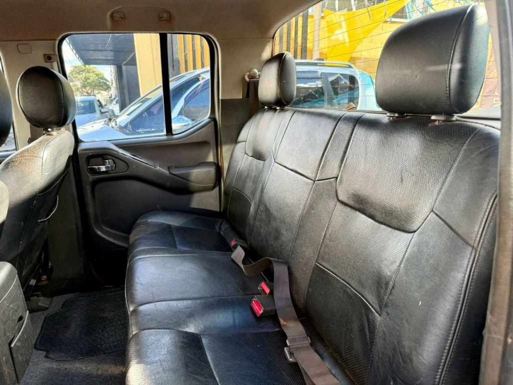 NISSAN Frontier - Foto