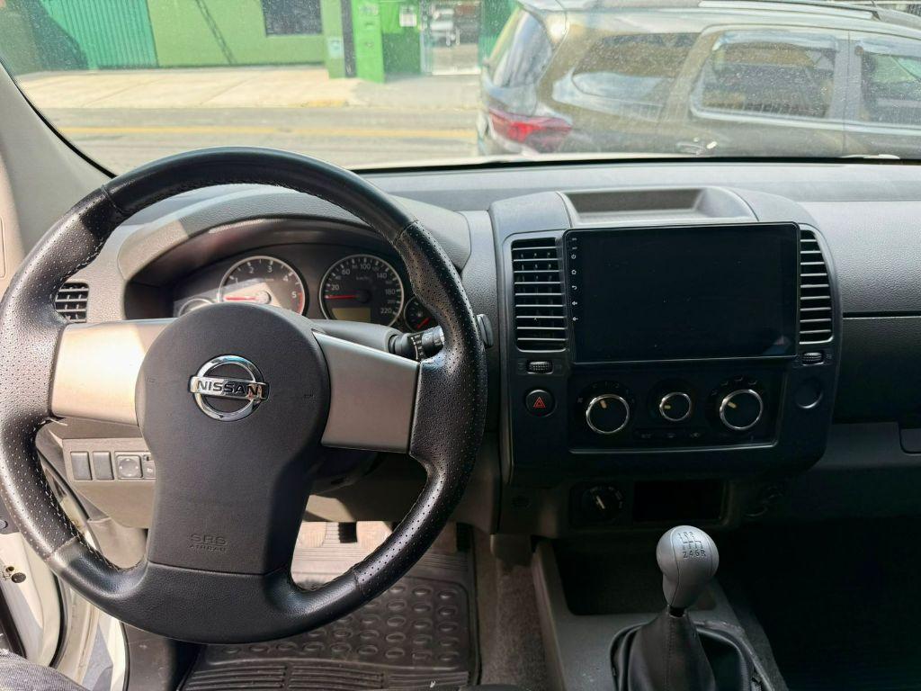 NISSAN Frontier - Foto