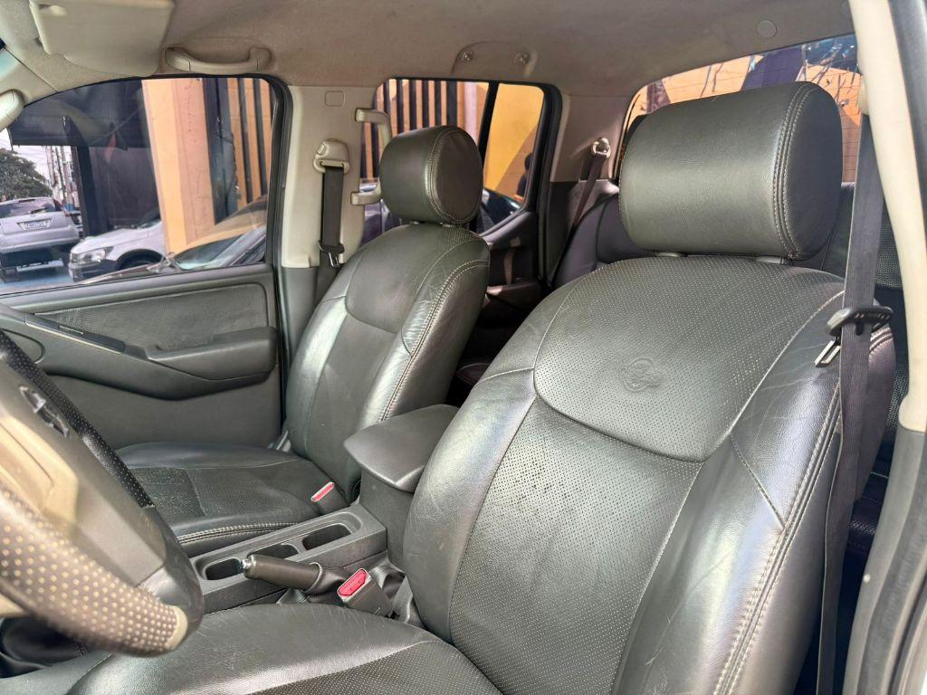 NISSAN Frontier - Foto