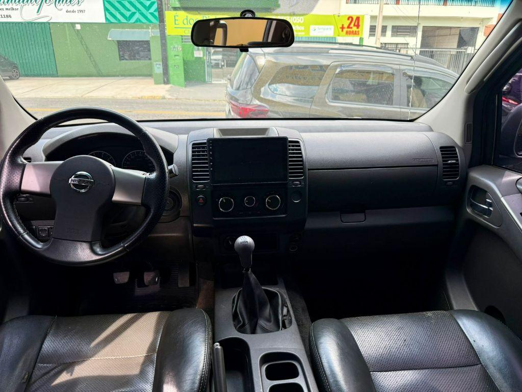 NISSAN Frontier - Foto