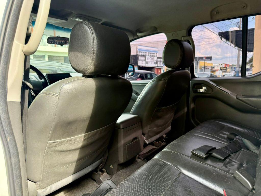 NISSAN Frontier - Foto