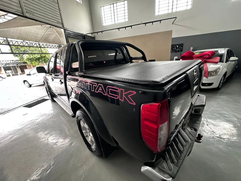 NISSAN Frontier - Foto