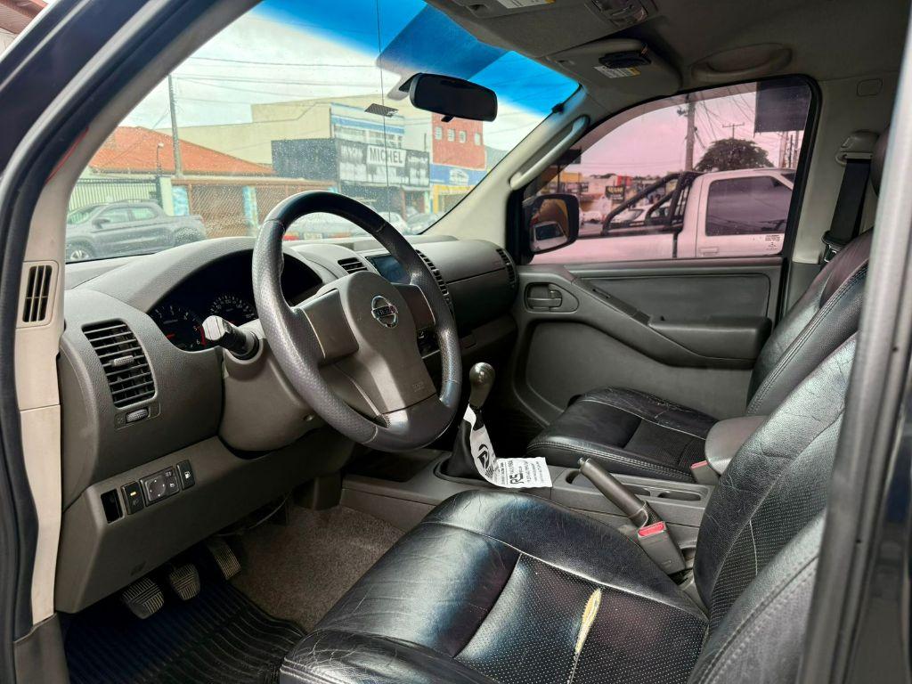 NISSAN Frontier - Foto