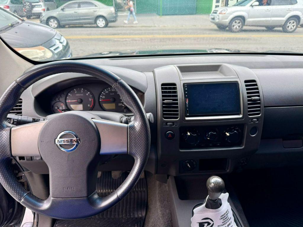 NISSAN Frontier - Foto