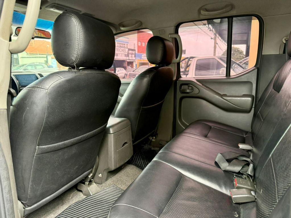 NISSAN Frontier - Foto