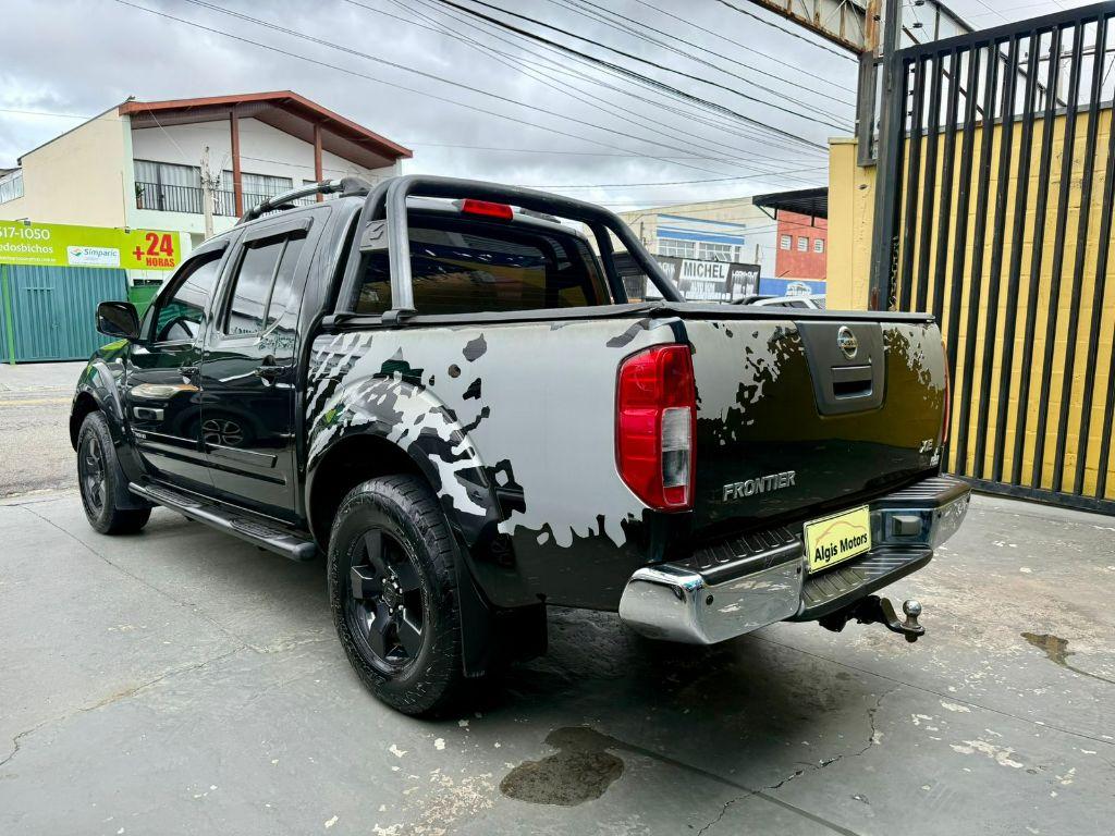 NISSAN Frontier - Foto