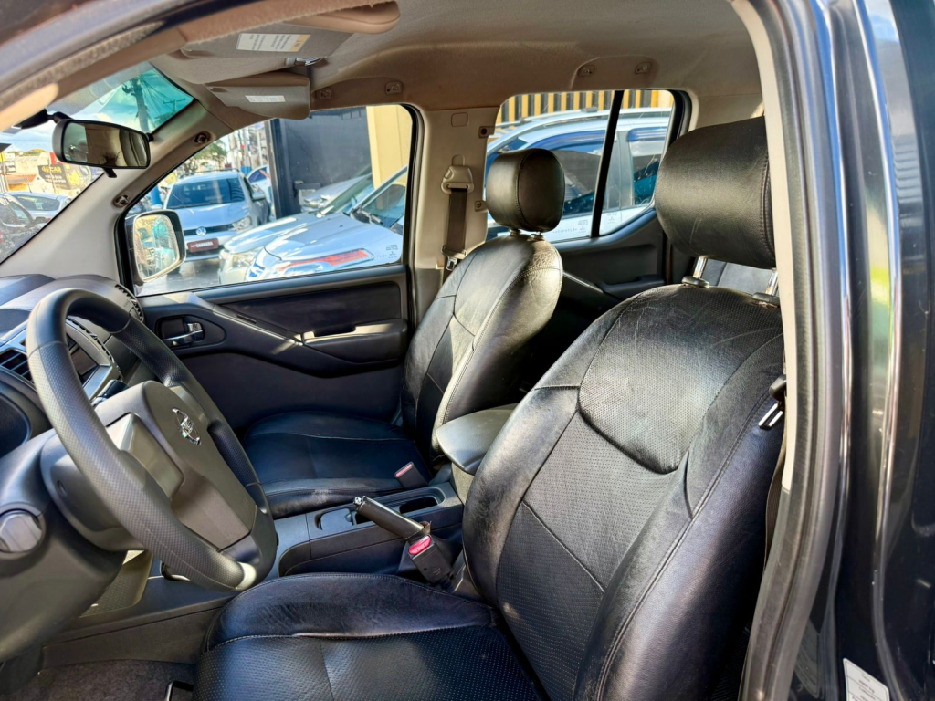 NISSAN Frontier - Foto