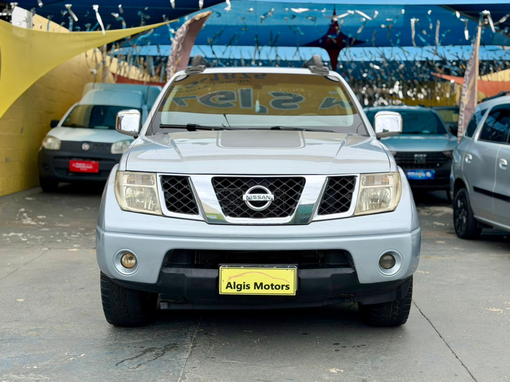 NISSAN Frontier - Foto