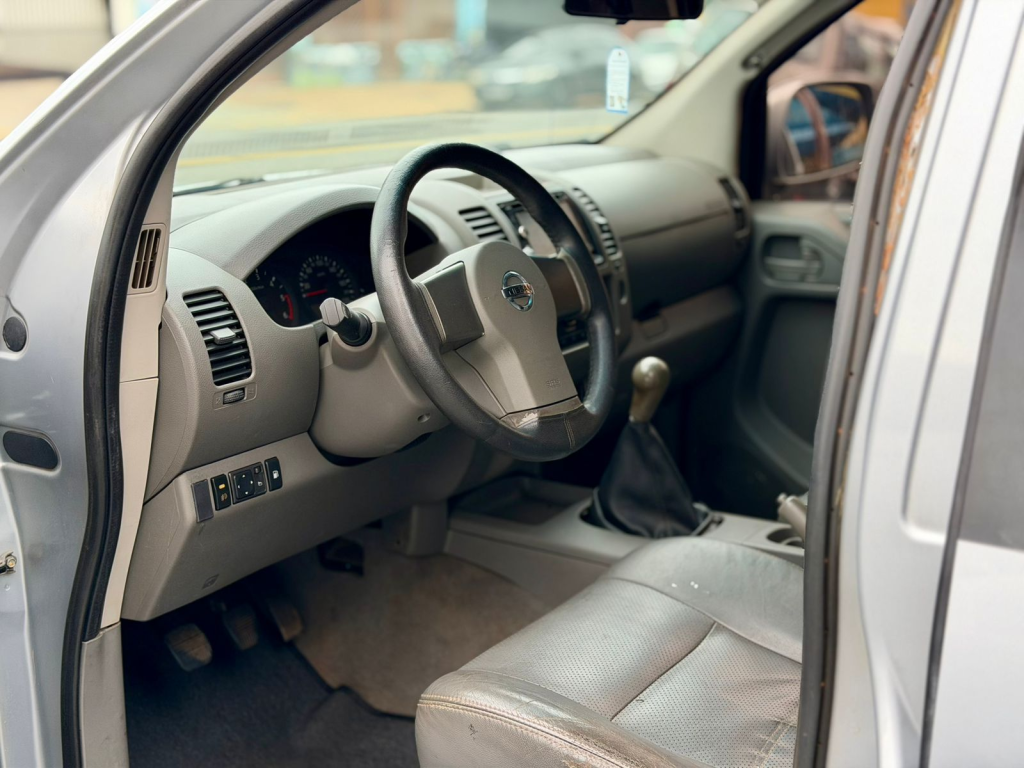 NISSAN Frontier - Foto