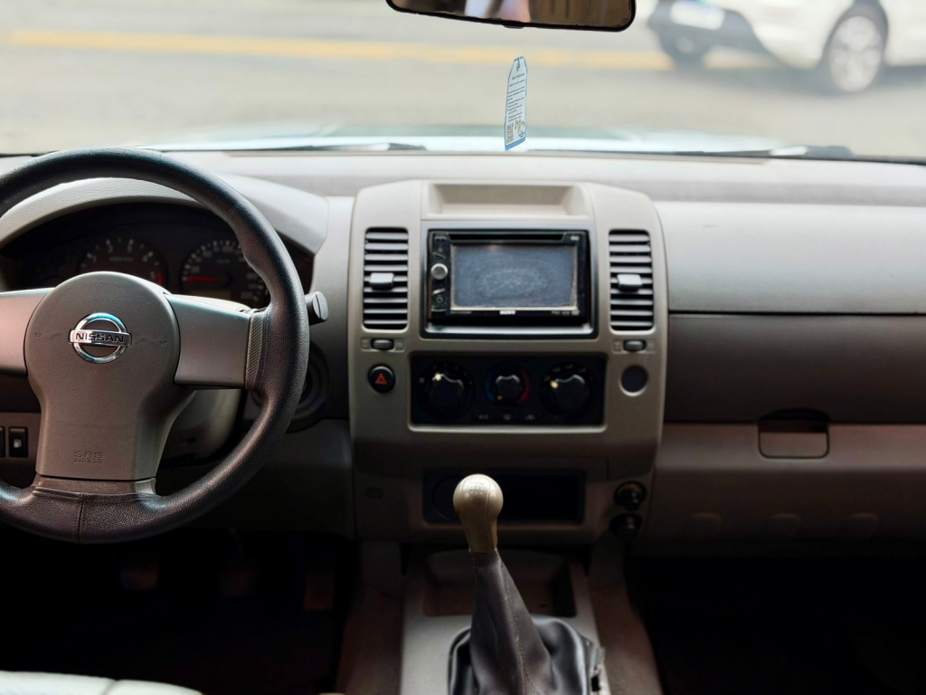 NISSAN Frontier - Foto