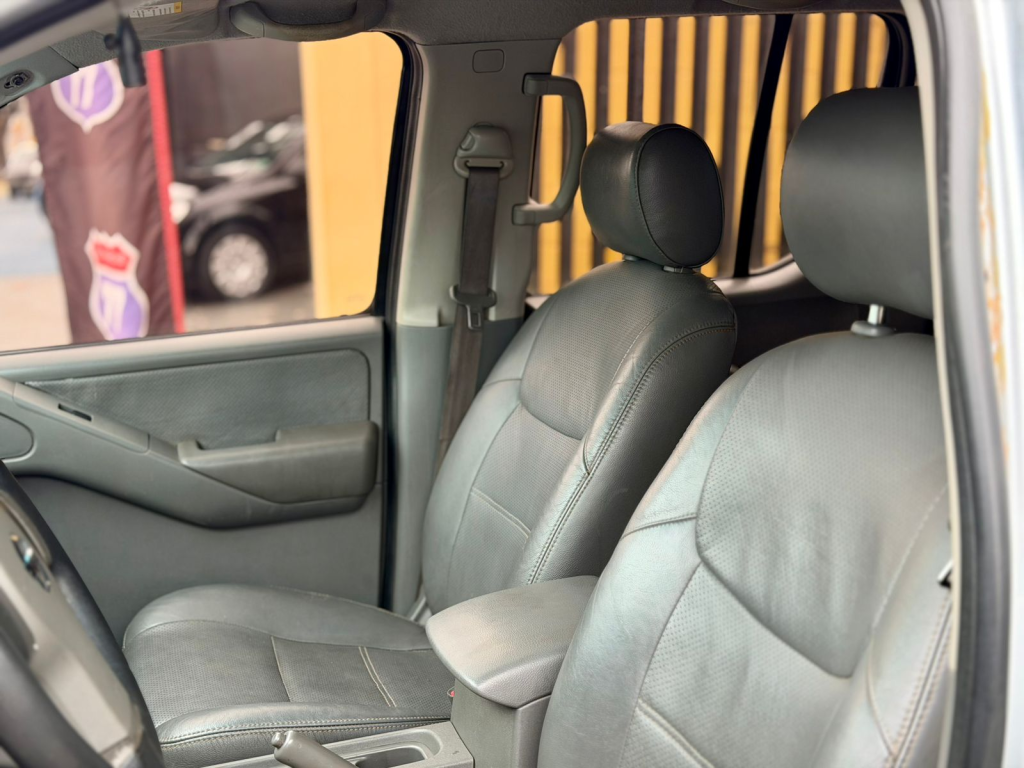 NISSAN Frontier - Foto