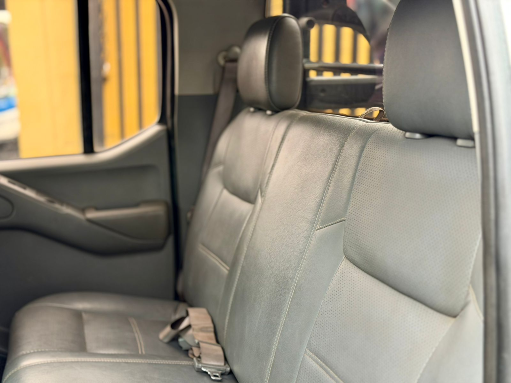 NISSAN Frontier - Foto