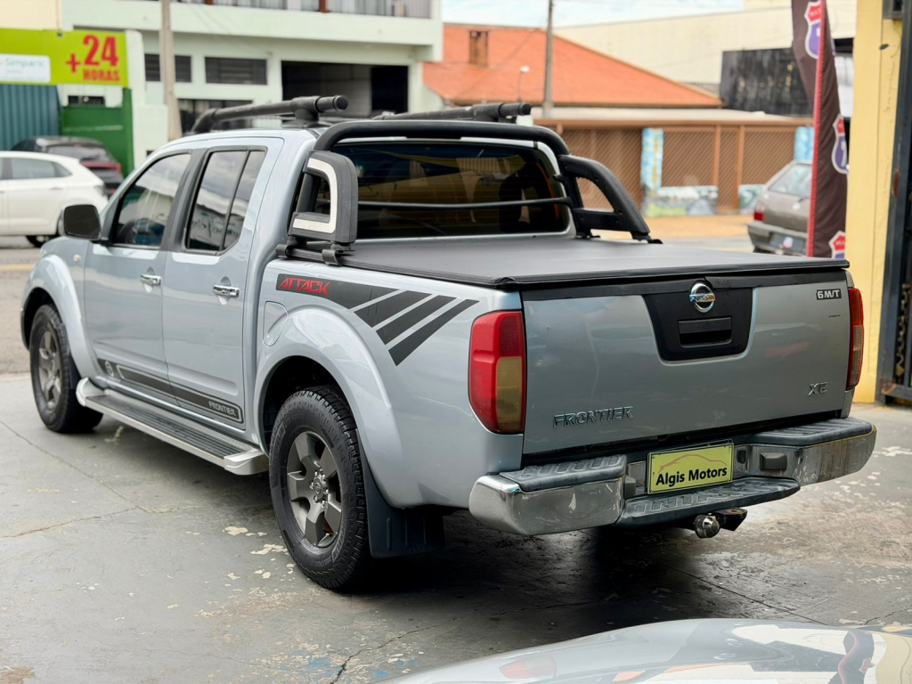 NISSAN Frontier - Foto