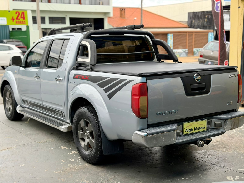 NISSAN Frontier - Foto