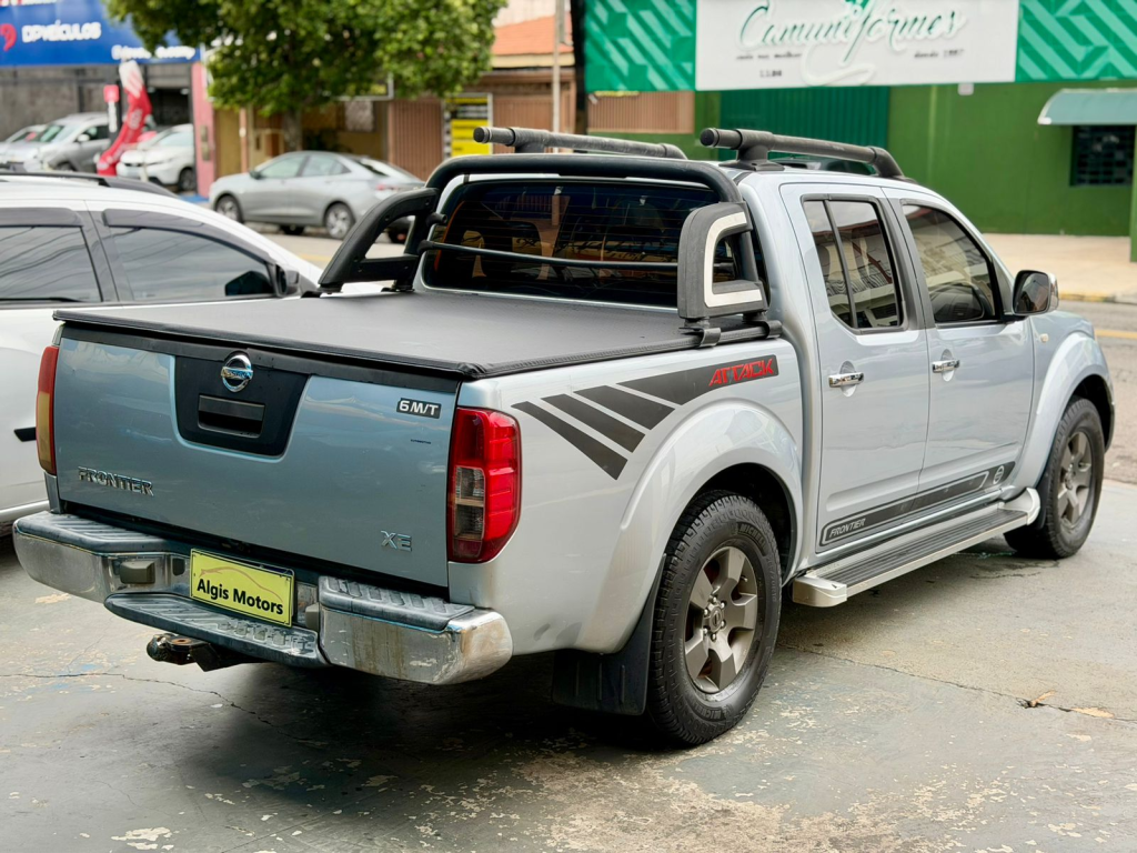 NISSAN Frontier - Foto
