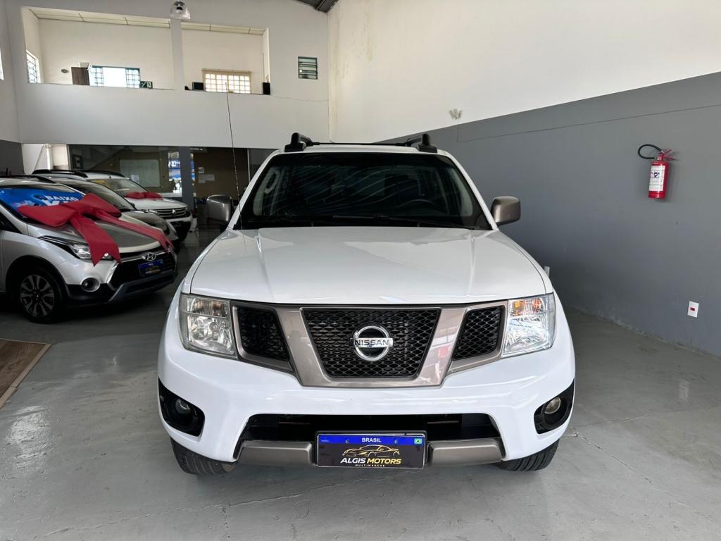 NISSAN Frontier - Foto