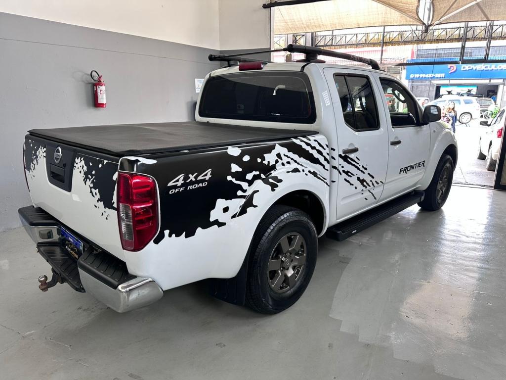 NISSAN Frontier - Foto