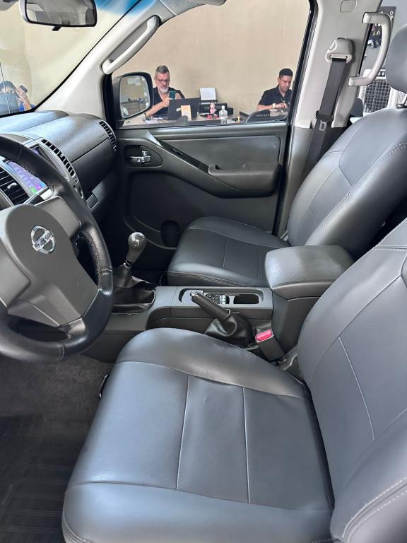 NISSAN Frontier - Foto