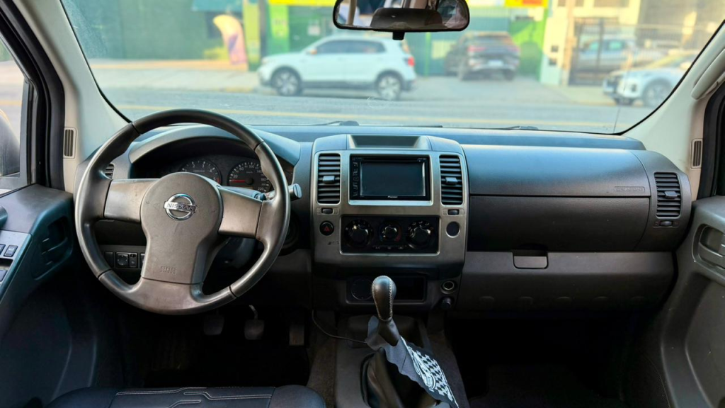 NISSAN Frontier - Foto