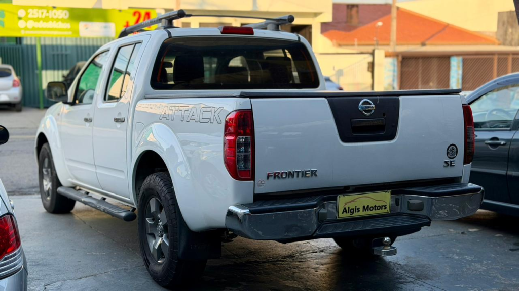 NISSAN Frontier - Foto