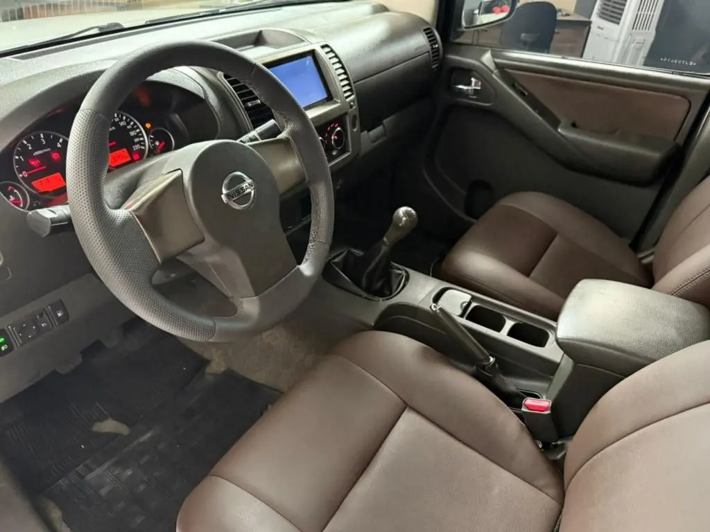 NISSAN Frontier - Foto